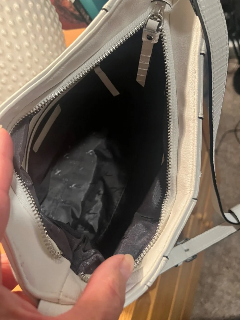 Simple Vera Vera Wang White Purse Faux Leather